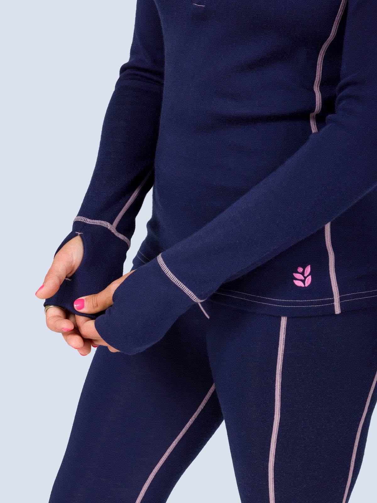 [Abyss] Bassett Half Zip – thumbhole cuff detail