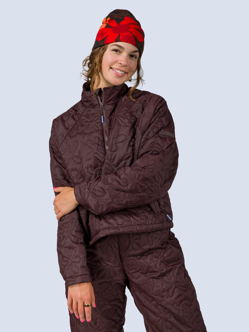 [Espresso Reef] Payette Pullover – model wearing the pullover and matching pants, arms crossed, front view
