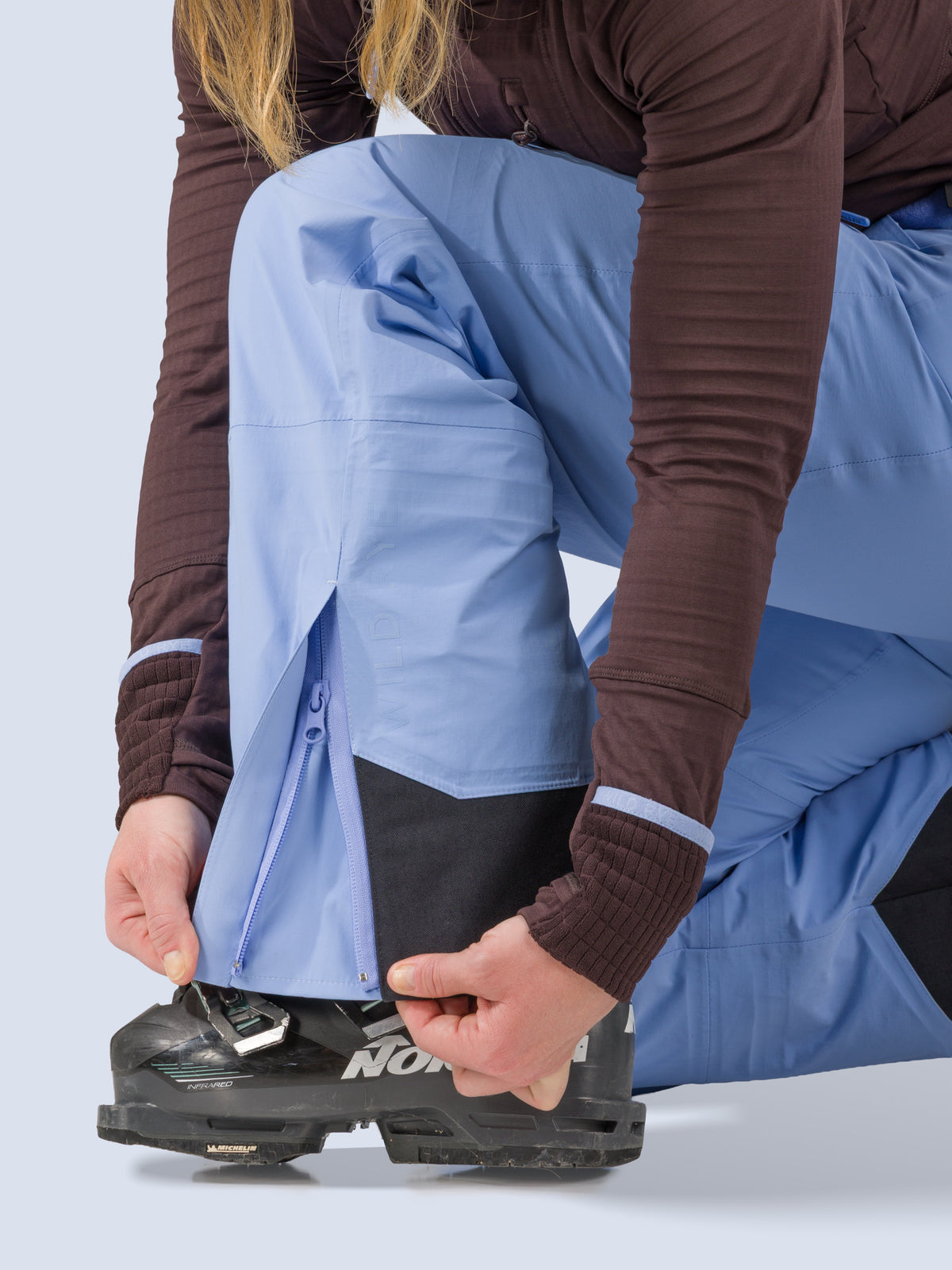 [Breeze] Butterfield 3L Pant in breeze light blue, zippered cuff detail