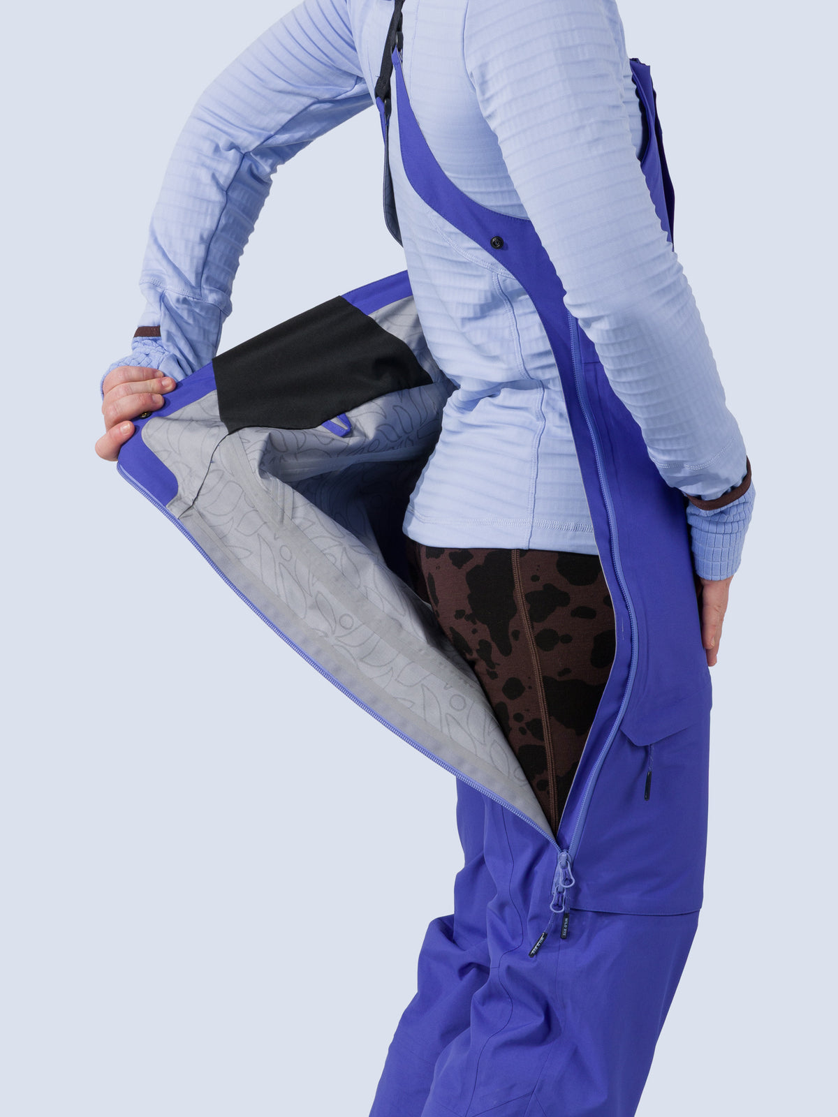 [Lapis] Heyburn 3L Bib in lapis blue, drop-seat detail