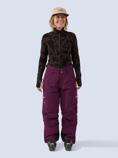[Mulberry] Roundhouse 2L Insulated Pant in mulberry purple, on model front full body view