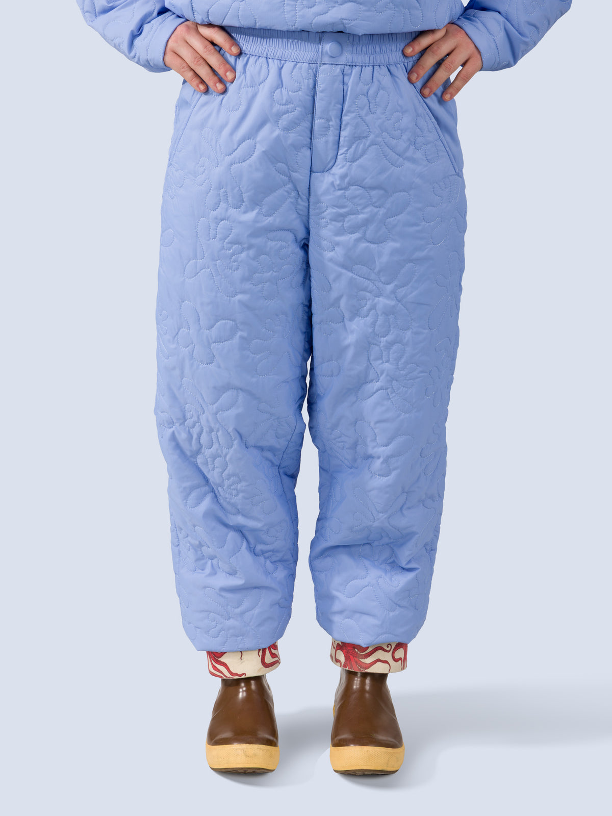 [Breeze Reef] Payette Pant in breeze reef, on model front crop view