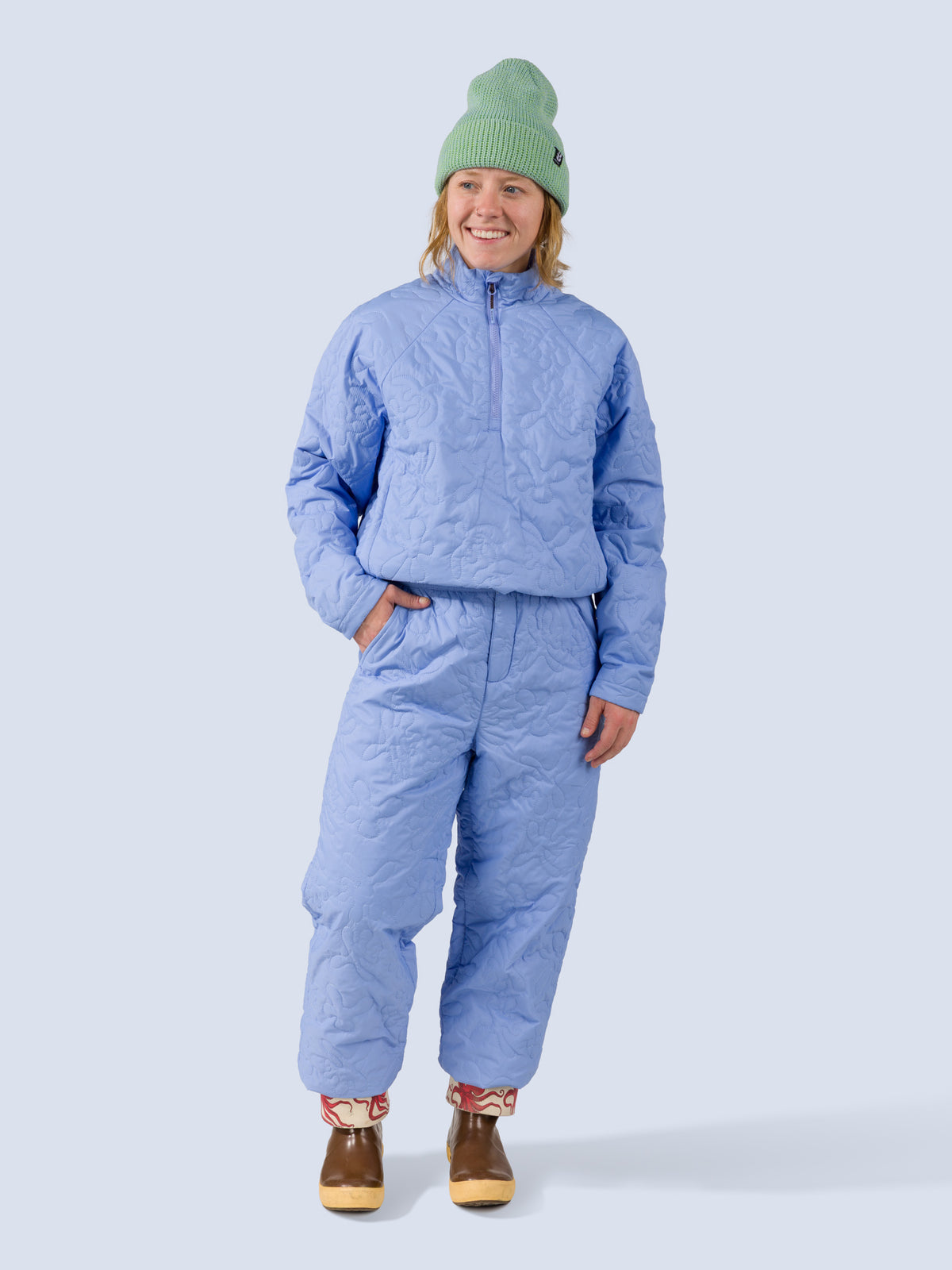 [Breeze Reef] Payette Pullover – full-length front view of model wearing the pullover and matching pants
