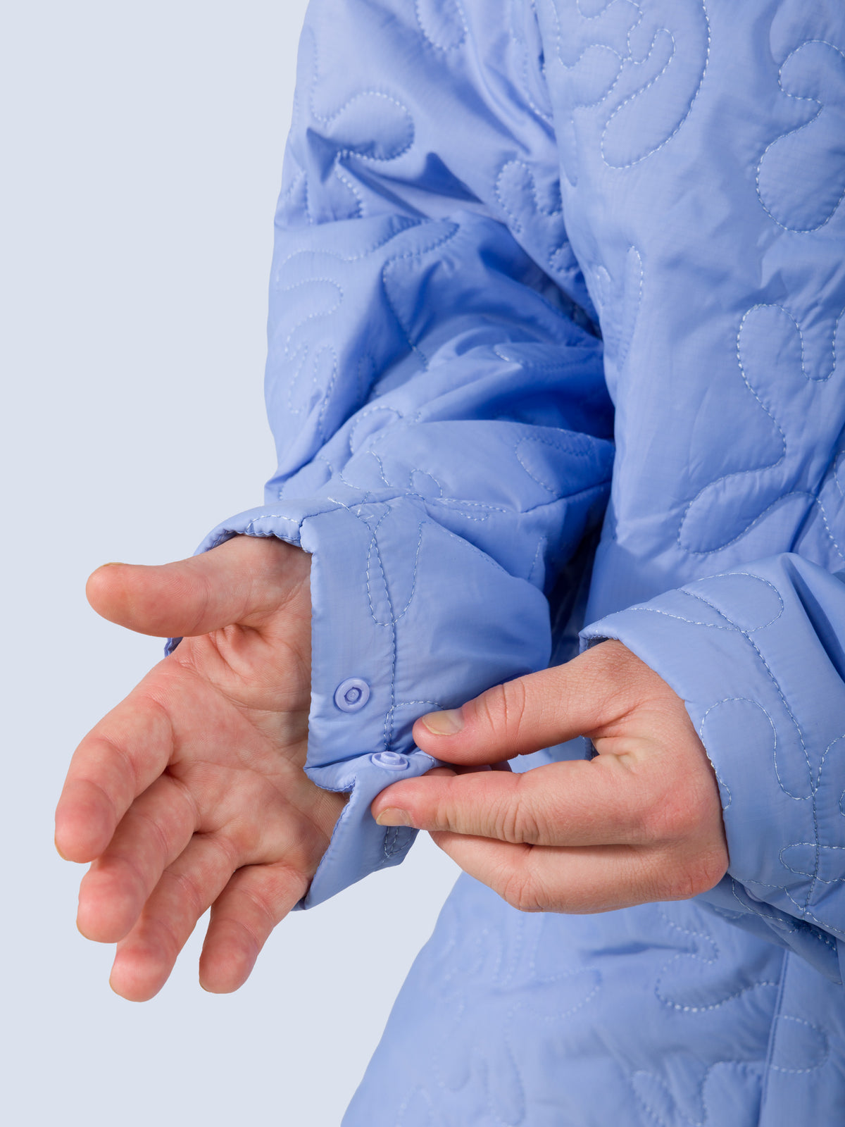 [Breeze Reef] Payette Pullover – detail shot of the sleeve cuff and button closure