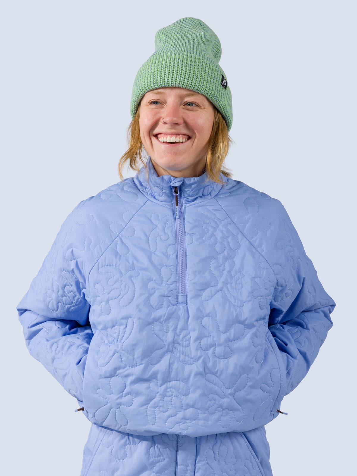 [Breeze Reef] Payette Pullover – close-up of model smiling, hands in the hand-warmer pockets