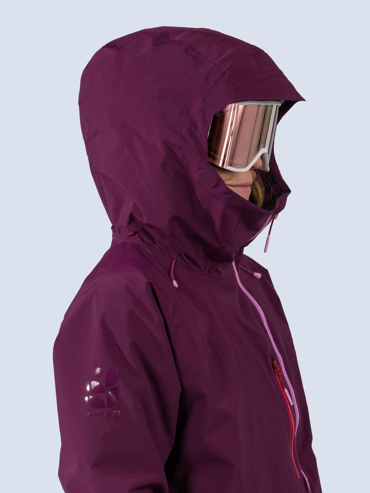 [Mulberry] Roundhouse 2L Insulated Jacket in mulberry, hood side profile detail