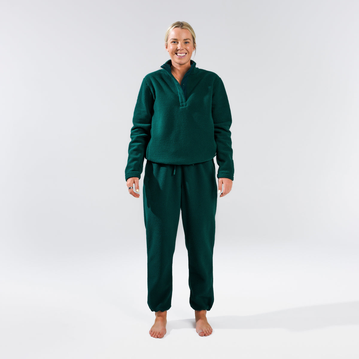 [Pine] Pine green fleece pullover front full body