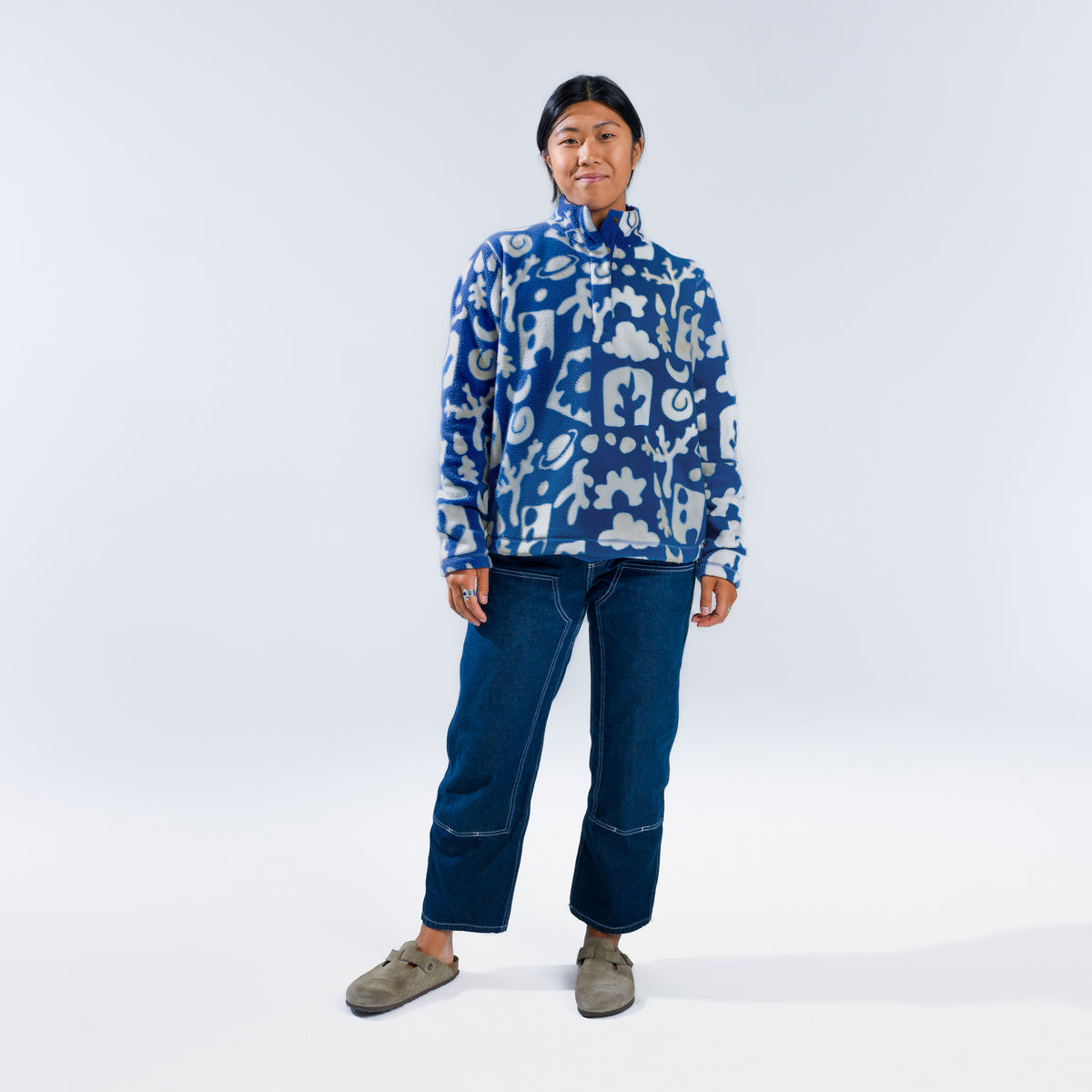 [Outer Reef] Blue printed fleece pullover front full body