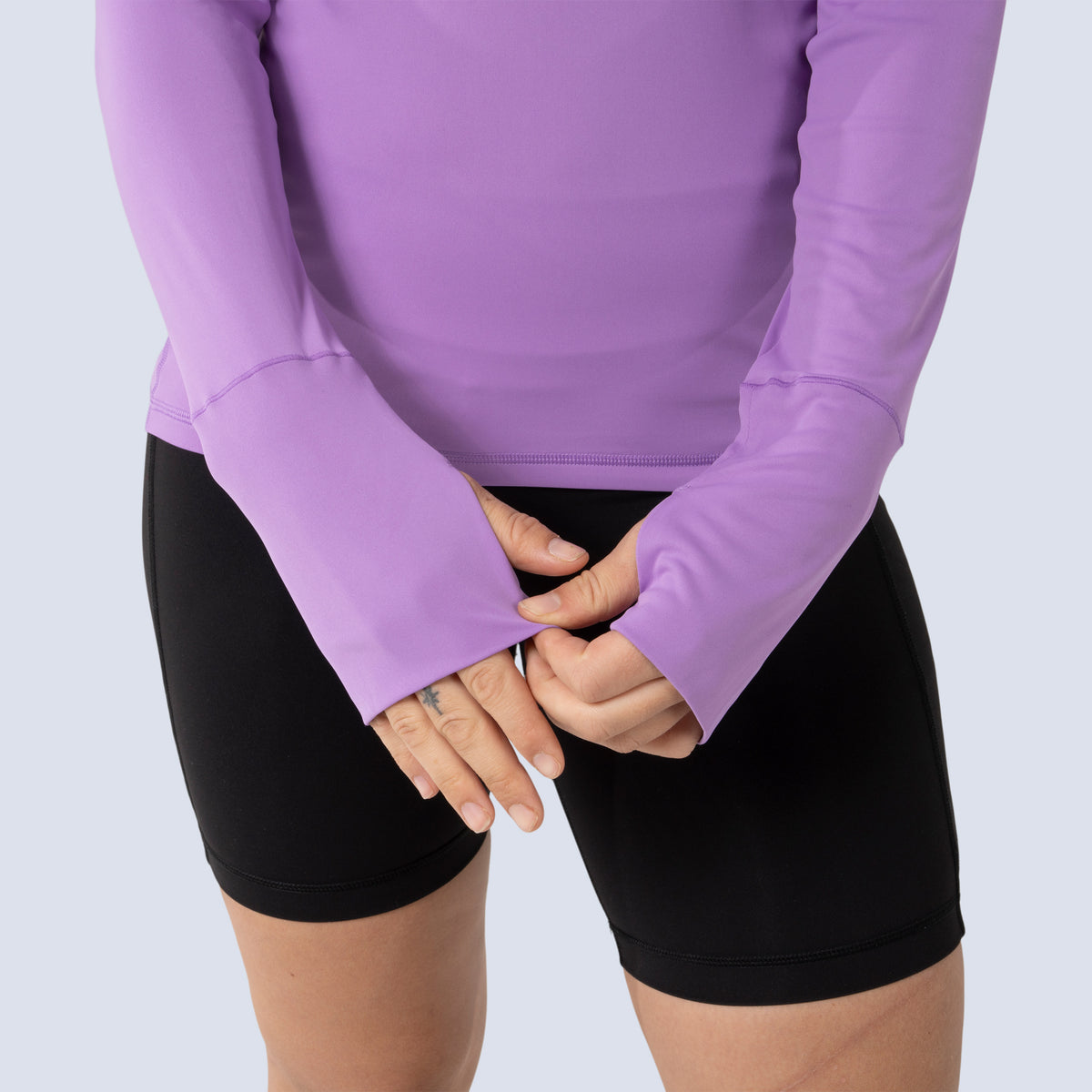 [Amethyst] Sawyer sunshirt amethyst thumbhole detail