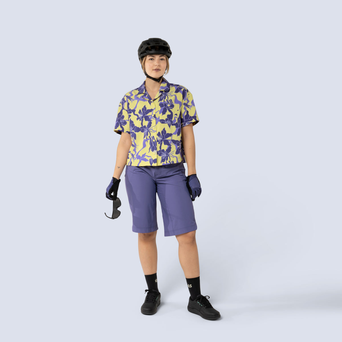 [Gecko Aquila Bloom] Lil Party shirt Gecko Aquila Bloom on model front full body view