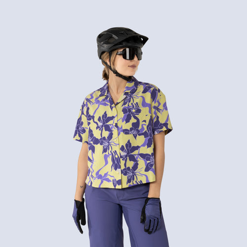 [Gecko Aquila Bloom] Lil Party shirt Gecko Aquila Bloom on model front crop view