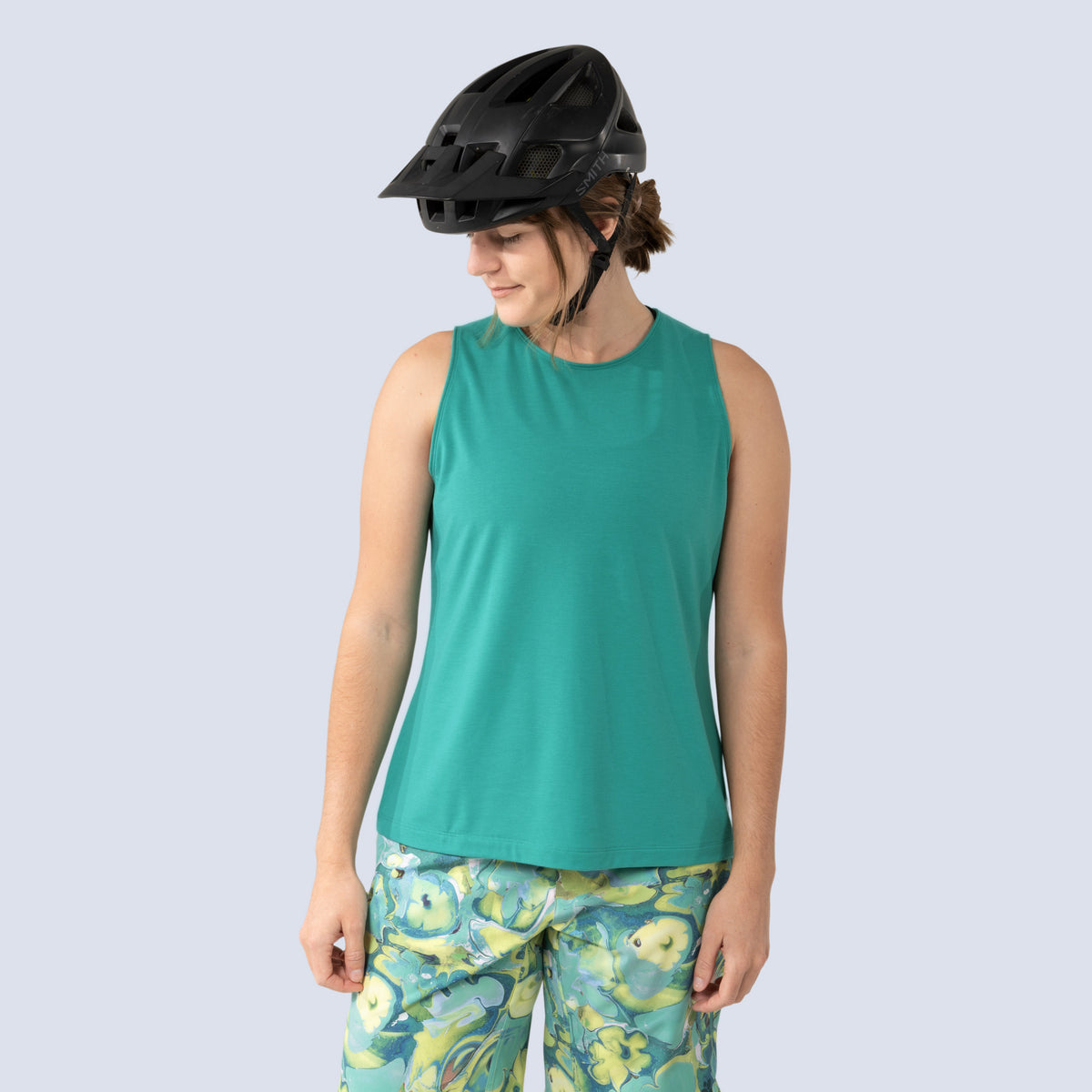 [Alhambra] Lola Muscle tank Alhambra green, on model front crop view