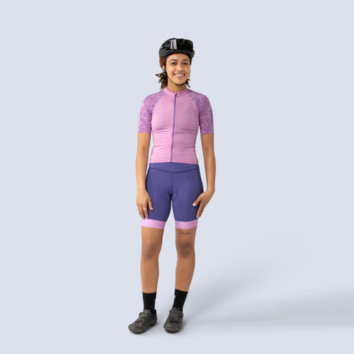 [Iris Blocked] Alyssa Chammy bike shorts in iris blocked color, on model front full body view