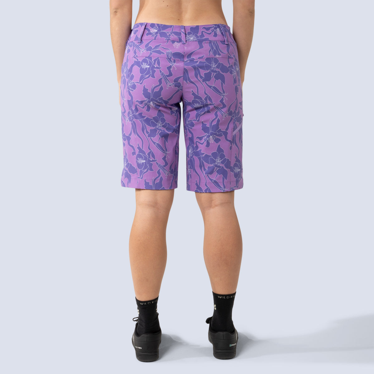 [Amethyst Aquila Bloom] Freel 12" bike short amethyst floral, on model back crop view
