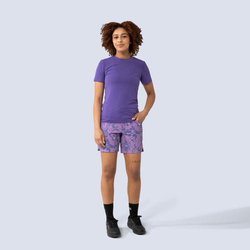 [Amethyst Aquila Bloom] Freda 7" Bike Short in amethyst floral, on model front full body view