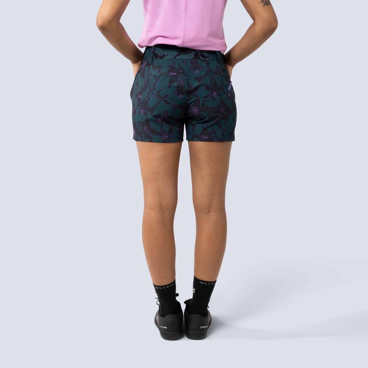 [Spruce Aquila Bloom] Rita Short in Spruce Aquila Bloom, on model back crop view