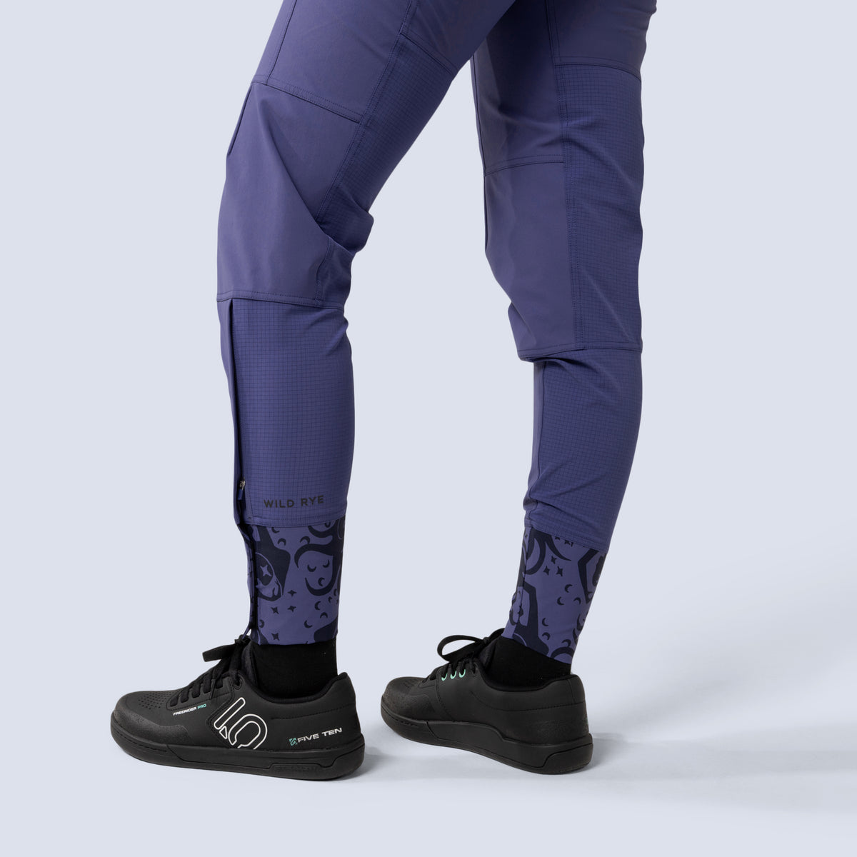 [Reflections] Purple freyah pants back mesh panel detail