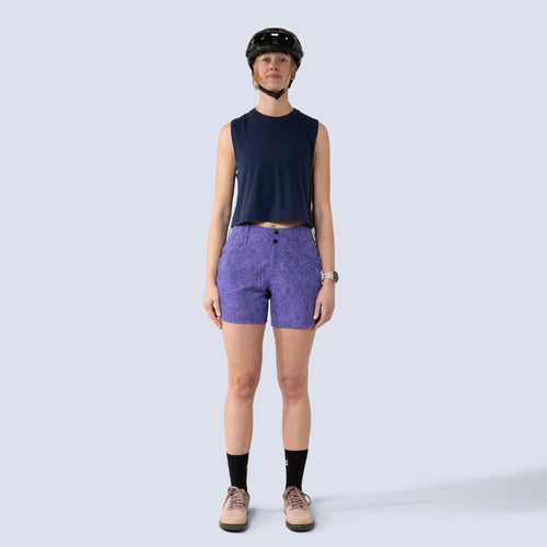 [Iris Wings] Rita Short in Iris wings, on model front full body view