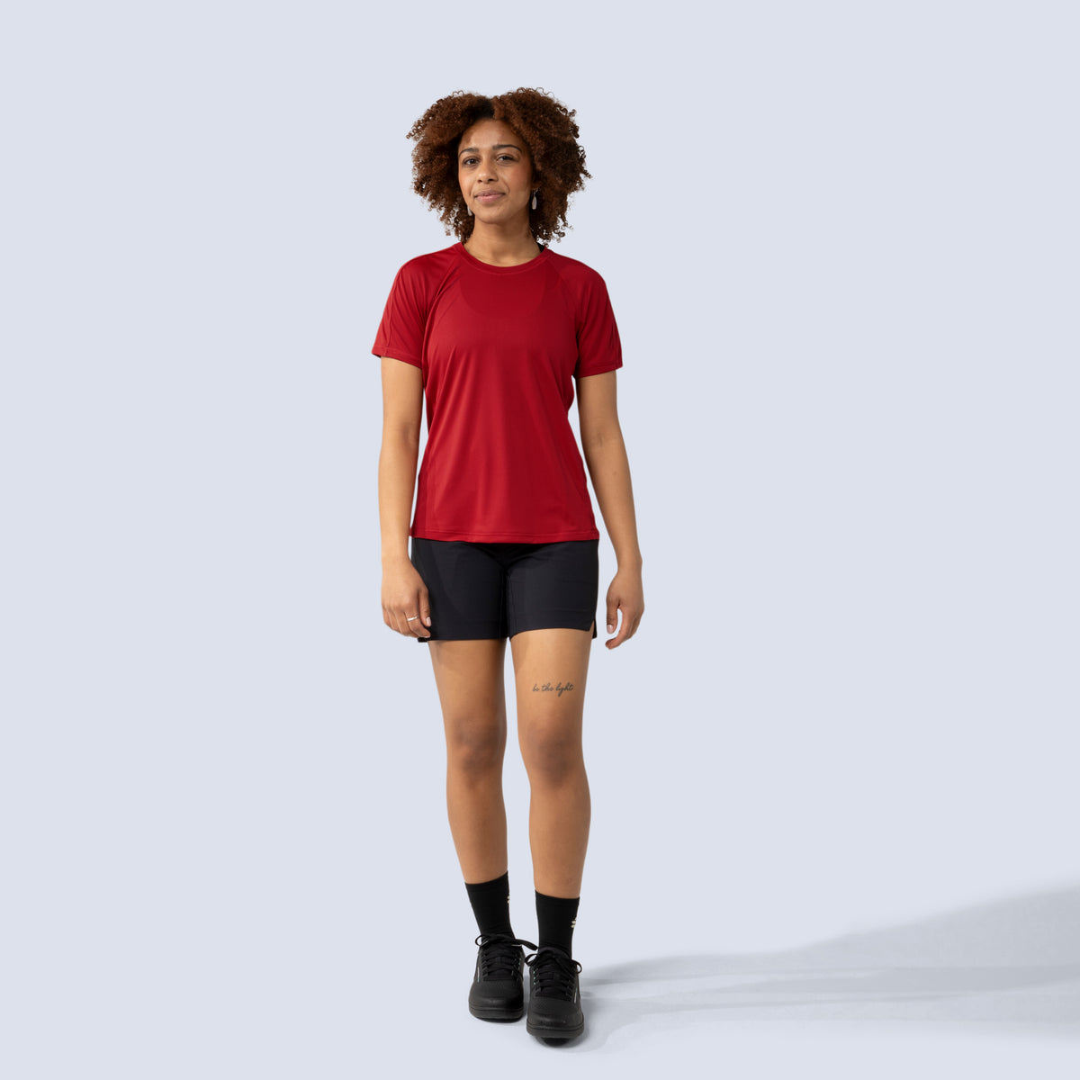 [Star Garnet] Sloane tee star garnet on model front full body view