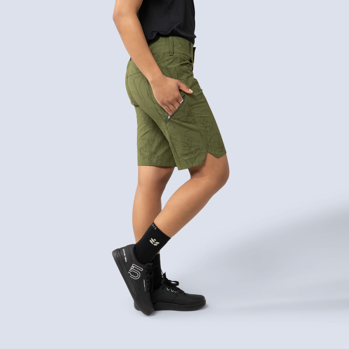 [Olive You] Freel 12" bike short olive green on model side crop view