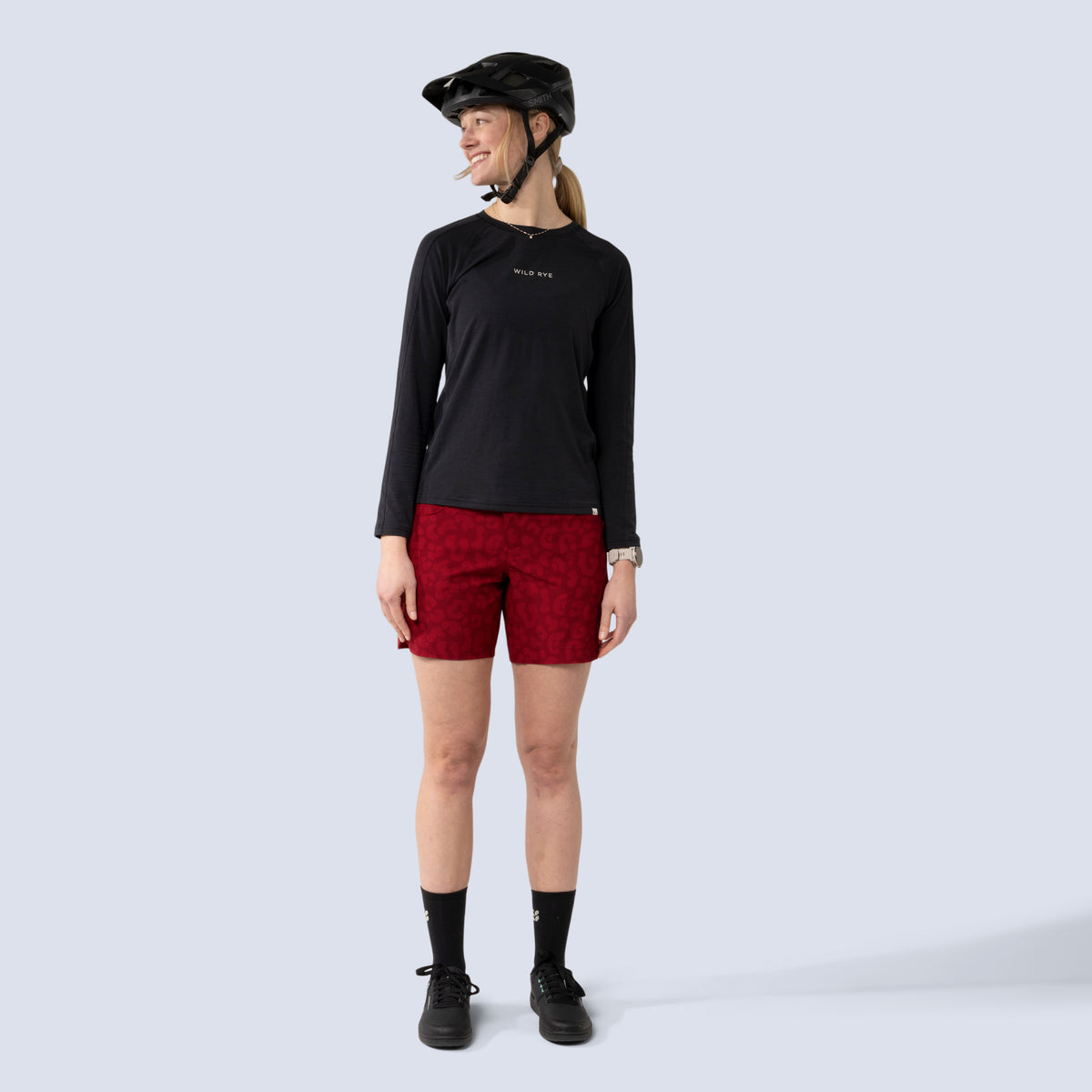 [True Black] Holly Jersey true black, on model front full body view