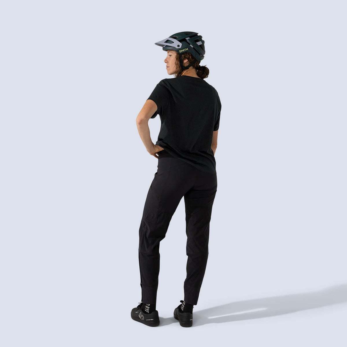 [Black] Freyah Pant Black back full body view