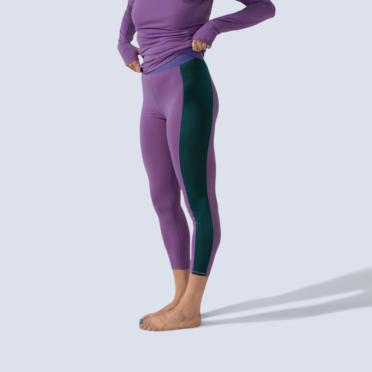 [Amethyst Blocked] amethyst blocked lite baselayer legging, on model side crop view