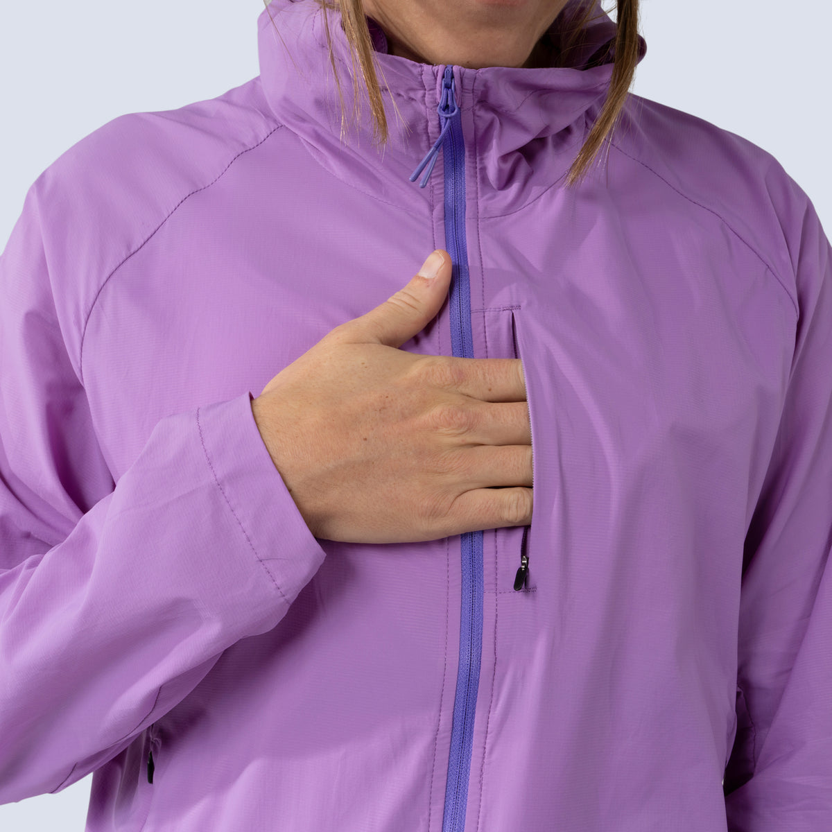 [Amethyst] Rustler windbreaker in amethyst, chest pocket detail