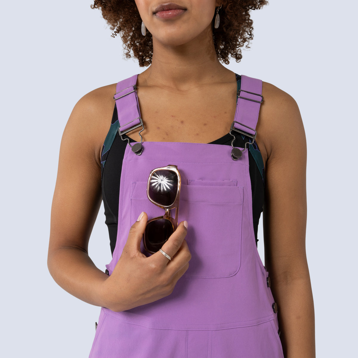 [Amethyst] Eeva short overalls amethyst, front pocket view
