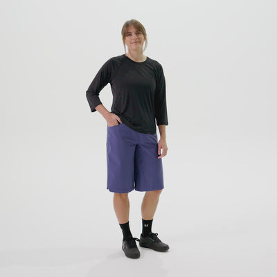 Video showing the features of the frankie 14.75" short including length, side pocket, and waist adjustment