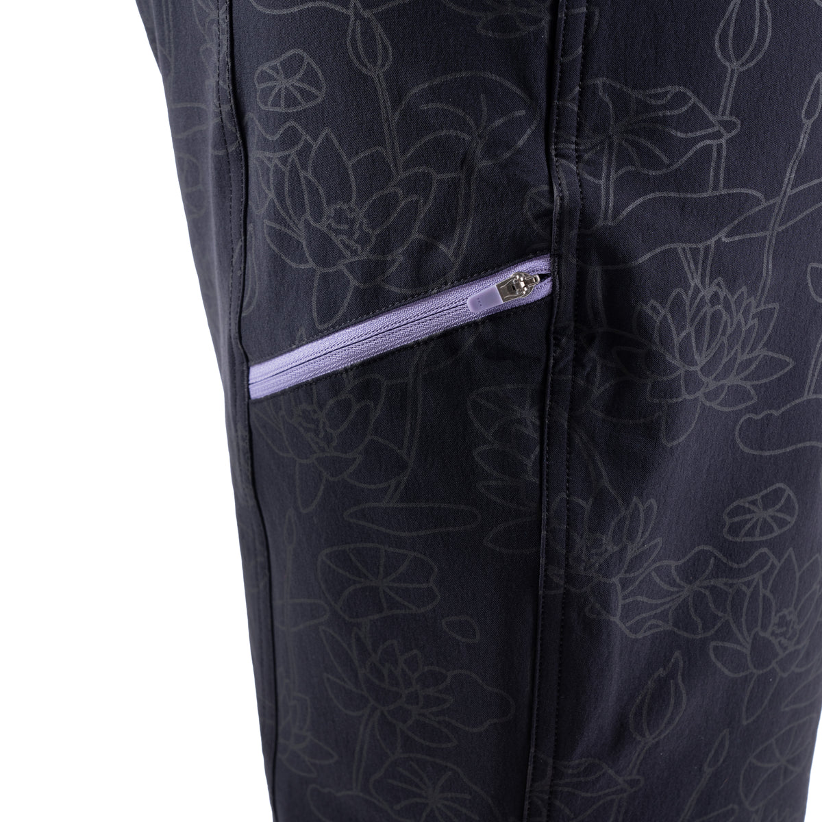 [Lotus Grayscale] Freel FLEX Bike Short phone pocket detail